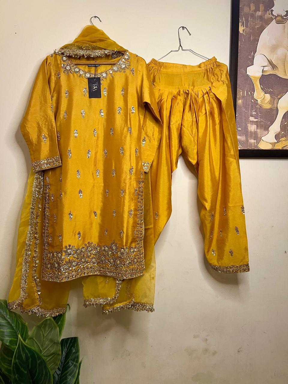 Mustard Luxe